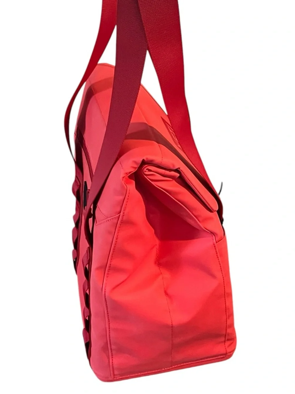 NWT YETI DAYTRIP INSULATED COOLER  BAG 14L IN RESCUE RED